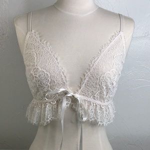 Victoria’s Secret Dream Angels White Lace front closure Bralette size M EUC